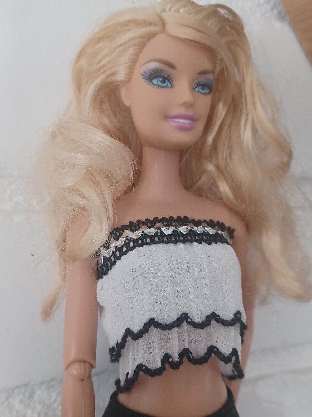 Beautiful posable BARBIE W/OOAK outfit